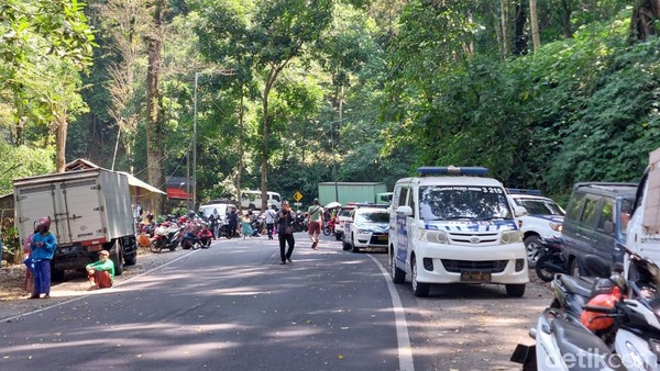 jalur-gumitir-jember-ke-banyuwangi-macet_169