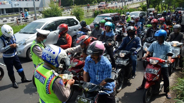 TIRTO-antarafoto-operasi-patuh-semeru-170516-um-3_ratio-16x9